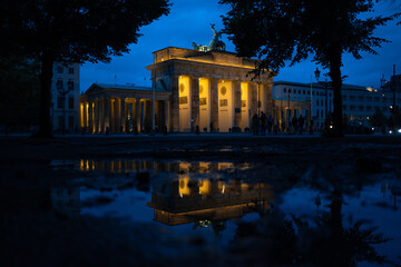 the famous german brandenburger tor in the evening © Tobias Arhelger