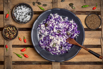 Couscous with red cabbage