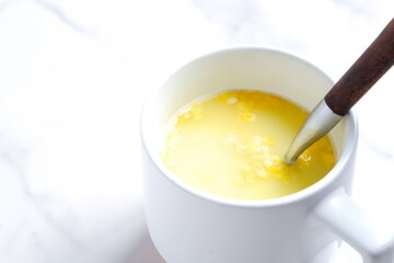 粒々のコーンがたっぷり入ったアツアツのコーンポタージュ