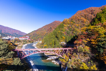 山と橋