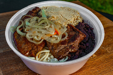 .Trade of lunchboxes with typical Brazilian flavor and the basis of Brazilian food: rice and beans
