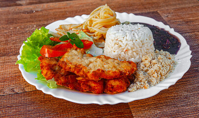 .Trade of lunchboxes with typical Brazilian flavor and the basis of Brazilian food: rice and beans