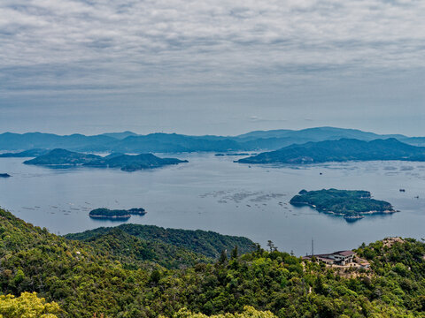 Blick vom Berg Misen auf die Seto-See auf der Insel Miyajima in Japan