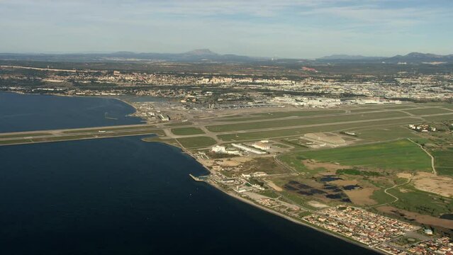 A&eacute;roport de Marseille Provence Marignane d&eacute;collage avion