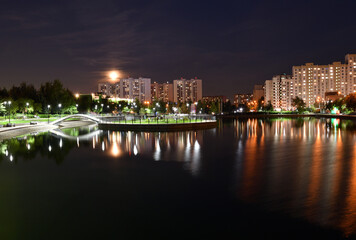 Obraz premium Night landscape with a pond in Zelenograd in Moscow. Russia