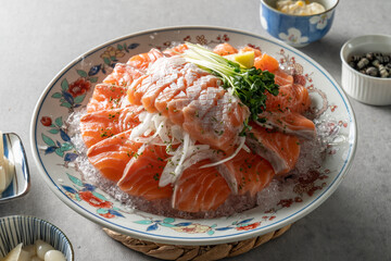 Steamed clams, sujiodengtang, fish cake soup, lily, clear soup, shrimp, chicken stew, braised spicy chicken, herbal medicine, seafood soup, salmon sashimi Korean food dish