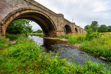 Fototapeta na wymiar Medieval stone bridge over the River Dee, in the city of Aberdeen, Scotland.