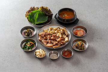 Obraz na płótnie Canvas Korean food dish Grilled pork belly, grilled pork, marinated ribs, grilled pork belly