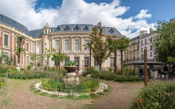 Paris, France - 08 26 2023: Bibliotheque Nationale de France Richelieu. View outside the garden and the facade of the library  .