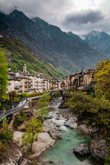 Fototapeta na wymiar village in the mountains of Italy