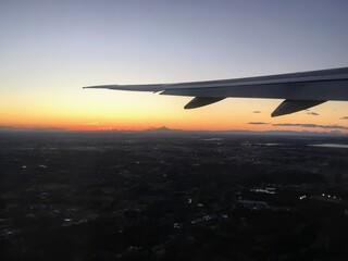 夕日と飛行機