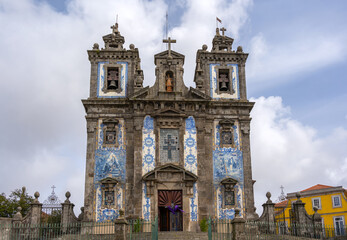 Fototapeta na wymiar The very old Church of Saint Ildefonso in Porto, Portugal