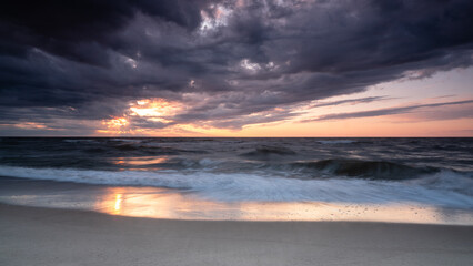 Zachód słońca nad morzem. Bałtyk © Mateusz