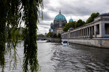 the spree river and the berlin dom church © Tobias Arhelger