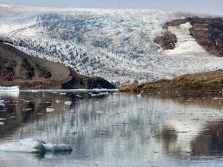 huge glaciers are melting in arctic ocean