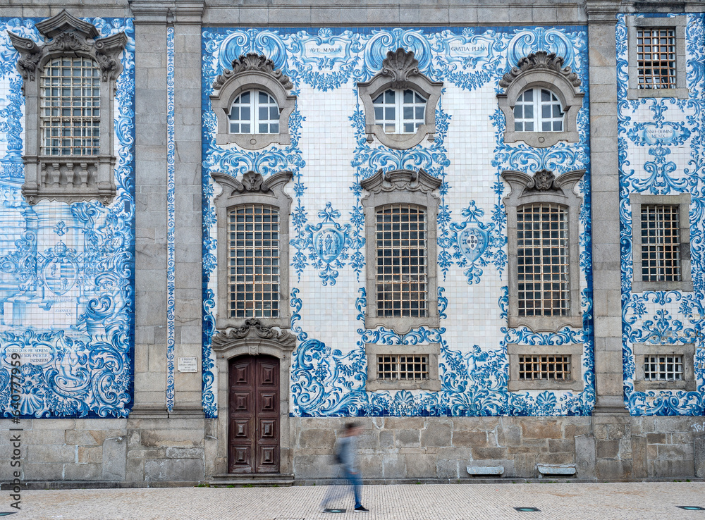 Wall mural traditional azulejos (blue tiles) outside church igreja do carmo, rua do carmo porto, portugal