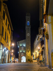 Panorama of the piazza del popolo in Montalcino at night in Tuscany, Italy. In the background the Palazzo dei Priori - 640784349