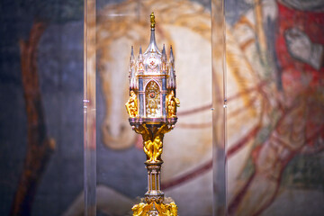 Goldene Monstranz im Dom von Bergamo (Italien) - obrazy, fototapety, plakaty