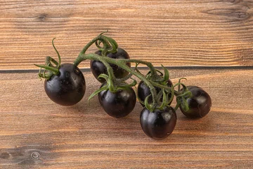 Foto op Plexiglas Ripe tasty black cherry tomato © Andrei Starostin