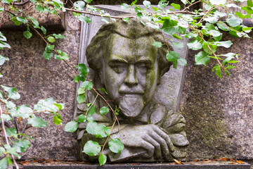 Obraz premium Historic Statue on the mystery old Prague Cemetery, Czech Republic