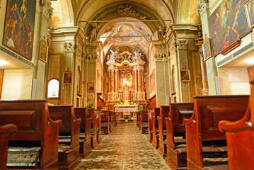 Innenansicht der Pfarrkirche S. Benedetto, Limone sul Garda, Italien - obrazy, fototapety, plakaty