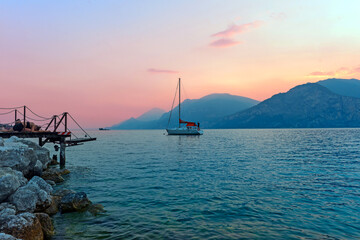 Sonnenuntergang über dem Gardasee, Italien