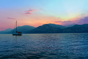 Fototapeta premium Sonnenuntergang über dem Gardasee, Italien