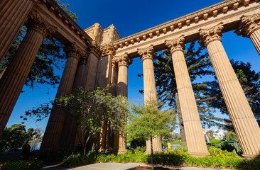 Fototapeta premium Sunny exterior view of the Palace of Fine Arts