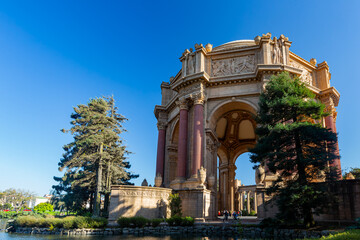 Obraz premium Sunny exterior view of the Palace of Fine Arts