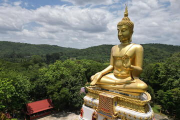 Luang Pho To, Wat Pha Thang, is a Buddha image enshrined outdoors in the Prathanphon posture. It is installed prominently and can be observed from a distance. It is believed that is very sacred. 