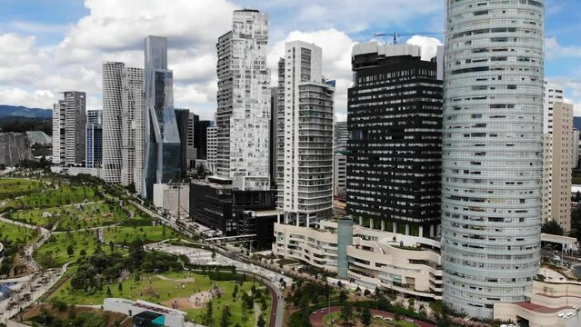 Toma de Drone de parque la mexicana a un lado de Santa Fe en la ciudad de México.