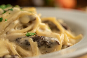 Espaguete de filé com molho de queijo