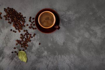 Keuken foto achterwand Koffie A cup of coffee and coffee beans on the table. .