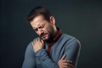 This person is experiencing shoulder pain.

 Generative AI