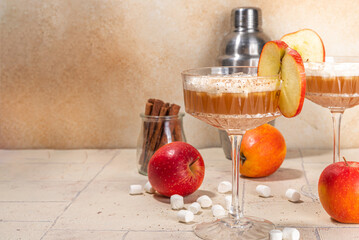 Apple cider marshmallow cocktail