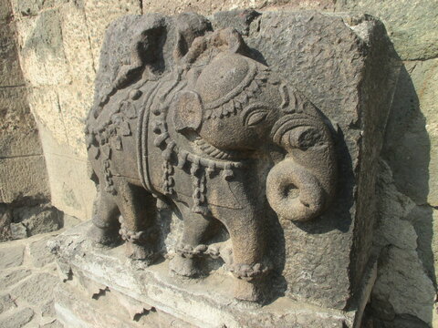 Elephant sculpture 