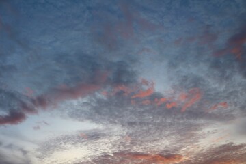 Beautiful colors in the evening sky 