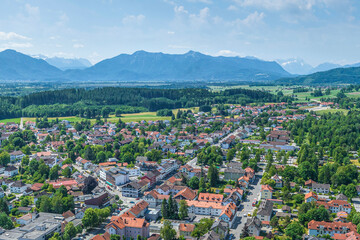 Blick über Penzberg zum oberbayerischen Alpenrand und ins Werdenfelser Land