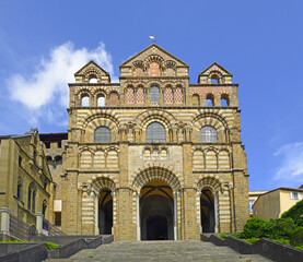 Fototapeta na wymiar Cathedral of Le Puy-en-Velay, Auvergne, France, UNESCO World Heritage Site - starting points for the pilgrimage to Spain's Santiago de Compostela.