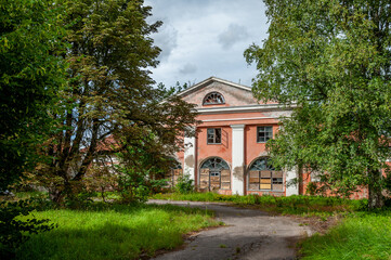 Obraz premium Abandoned Manor House in Kurzeme, Latvia. Classicist manor house. Stende Manor.