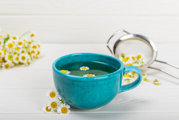 Obraz na płótnie Canvas Herbal tea with fresh chamomile flowers on textured background. Calming and relaxing drink. Immunity.Cup of hot chamomile tea. Tea drinking concept. Tea ceremony. Place for text, copy space.