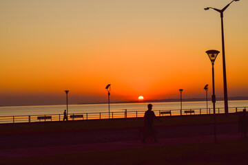 ATARDECER - COSTANERA