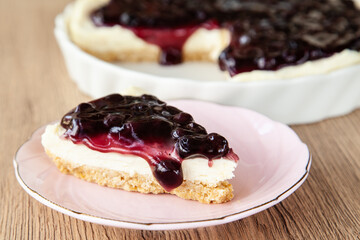 Blueberry cheese pie with cracker, cream cheese, blueberry sauce