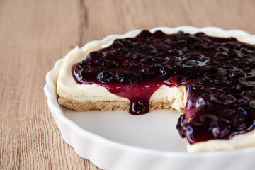 Blueberry cheese pie with cracker, cream cheese, blueberry sauce