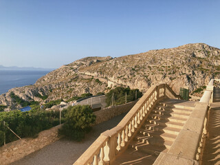 Obraz premium Road to the mountains and view of sea