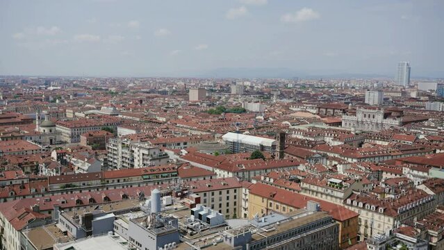 Visión desde una torre de la ciudad de  Torino un día soleado