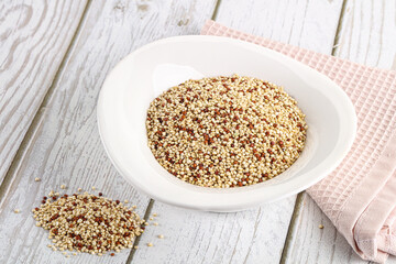 Raw dry quinoa cereal grain