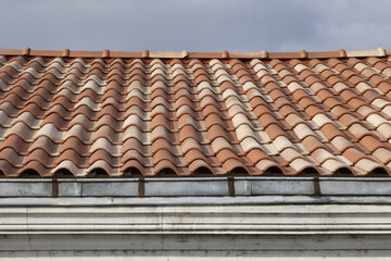 Toiture en tuile neuve et ancienne