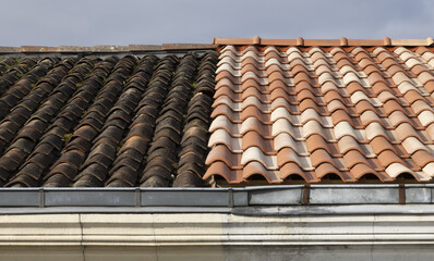 Toiture en tuile neuve et ancienne