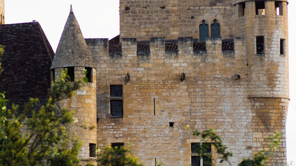 Fototapeta na wymiar Château de Beynac-et-Cazenac, au bord de la Dordogne, un soir d'été